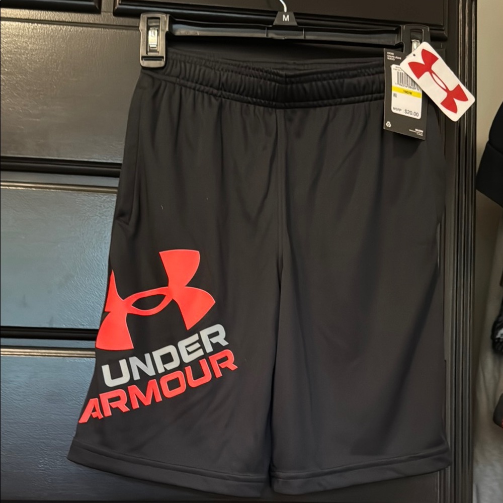 Under Armour Black and Red Athletic Shorts Moisture-Wicking Design. NWT